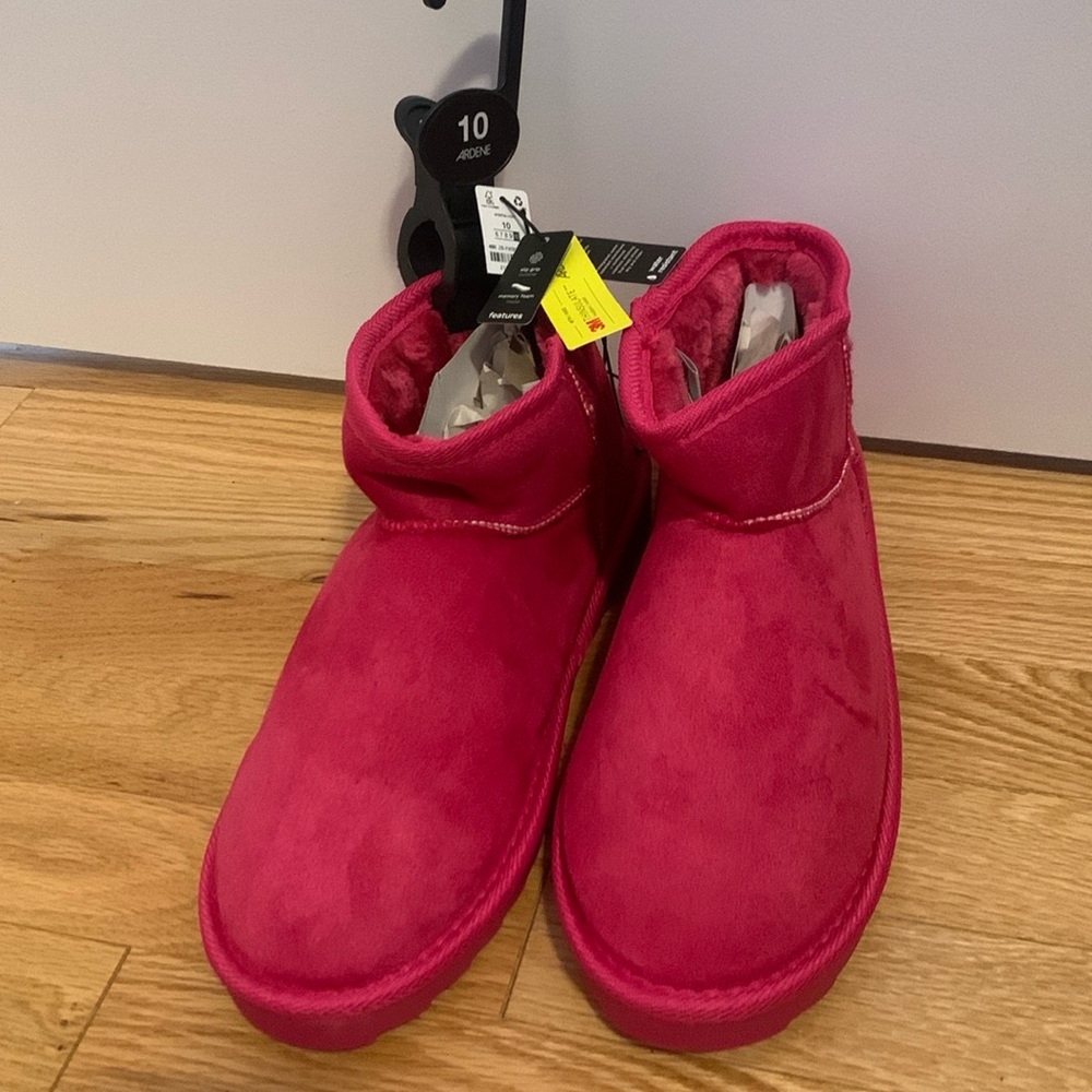NWT Pink Short Ardene boots 10